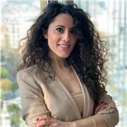 Laureata in giurisprudenza, avvocato ed esperta in diritto civile, bancario e finanziario, impartisco lezioni di diritto